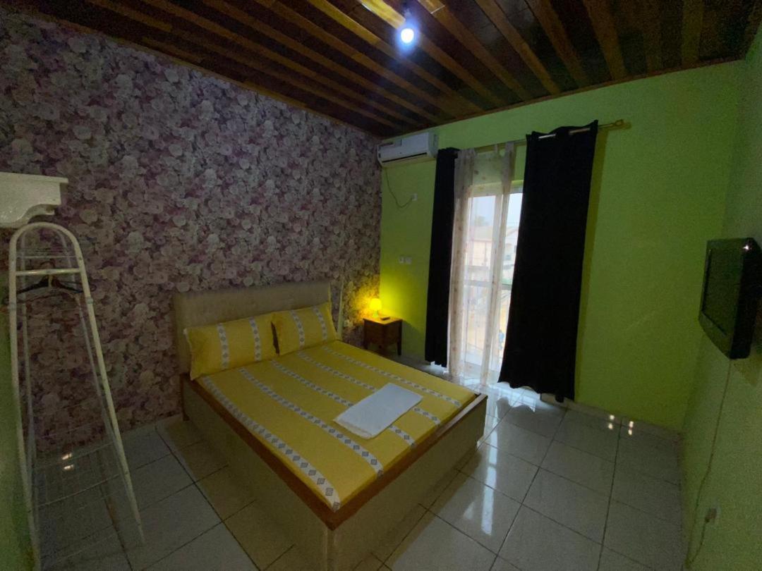 Cave Royale - Chambres-Studios-Apparts Meubles - Logpom Hopithal Des Soeurs Apres Camara Laye Douala Kültér fotó